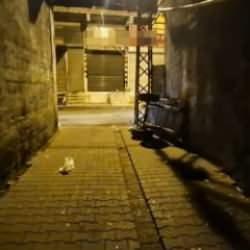 Mahalle bek&ccedil;ileri ile ş&uuml;pheliler arasında &ccedil;atışma: 1 &ouml;l&uuml;, 2 yaralı!