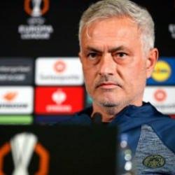 Mourinho'yu sinirlendiren soru! Noktayı kendi koydu: Ben ateşe su atarım