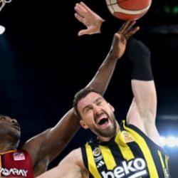 Olaylı derbide Fenerbahçe Beko, Galatasaray'ı farklı geçti ve finale yükseldi