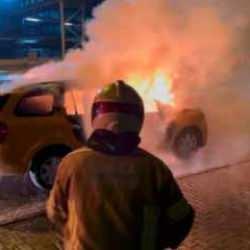 Seyir halinde alev aldı! Kullanılamaz hale geldi