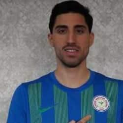 Süper Lig devleriyle anılan Berkay Özcan'dan sürpriz imza