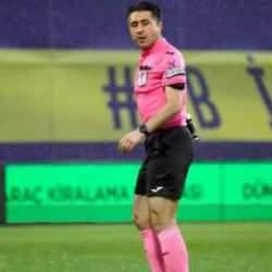 1. Lig maçında hakemden hayati müdahale: Futbolcuyu ölümden kurtardı