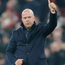 Arne Slot, yıldız futbolcunun biletini kesti!