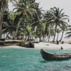 G&ouml;&ccedil;menleri taşıyan tekne battı! Denizde can pazarı!