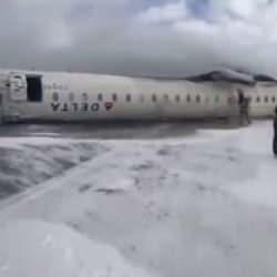 Devrilen u&ccedil;ağı g&ouml;r&uuml;nce siz de &ccedil;ok şaşıracaksınız! U&ccedil;ağın kaza anı ortaya &ccedil;ıktı! 