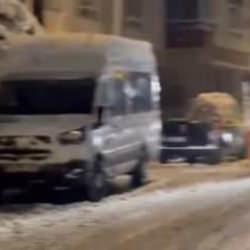 Etimesgut Belediyesi&rsquo;nin karlı yollardaki PR &ccedil;alışması tepki &ccedil;ekti