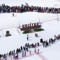 'İ&ccedil; Anadolu&rsquo;nun zirvesi'nde kar sanata d&ouml;n&uuml;ş&uuml;yor! Pistler doldu taştı