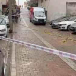 K&uuml;&ccedil;&uuml;k&ccedil;ekmece'de yıldırım binaya isabet etti: &Ccedil;ok sayıda ekip b&ouml;lgede!