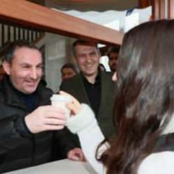 Sultanbeyli'de Aydos Kafe hizmete girdi: İlk kahveler Başakan Tombaş'tan 