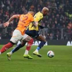 Anderson Talisca, Fenerbahçe'de ilk derbiye çıktı