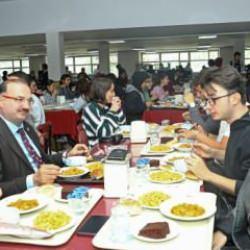 Atatürk Üniversitesinden öğrencilerine ücretsiz iftar yemeği