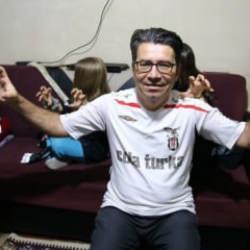 Böylesi hiç görülmedi! Beşiktaş aşkı Mersinli babaya bunu yaptırdı! Kızlarına...