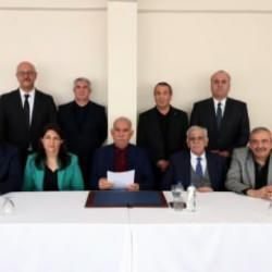 DEM Parti heyeti Öcalan'ın mesajını okudu: PKK kendisini feshetmelidir!