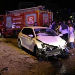 Elazığ’da iki otomobil çarpıştı: 5 yaralı