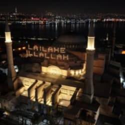 İstanbul'daki camiler mahyalarla süsleniyor