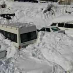 Kalınlığı 2 metreyi aştı! İl&ccedil;ede hayat fel&ccedil; oldu