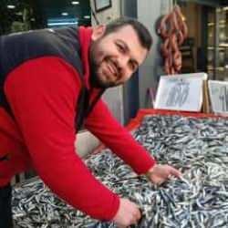 Kilosu 100 liraya düştü, tezgahlar şenlendi