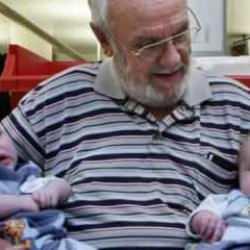 2,4 milyon çocuğu kurtarmıştı! Altın kollu adam 88 yaşında hayatını kaybetti...