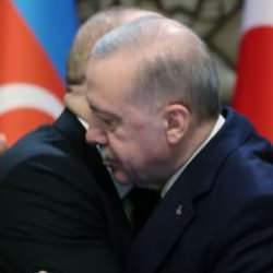 Başkan Erdoğan ile Aliyev'den samimi kucaklaşma