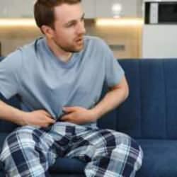 Birden fazla şikayetle kendini gösteriyor: Mide Kanseri meğer bu hatalardan gelişiyormuş!