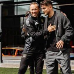 Cengiz Ünder yeni takım arkadaşları ile tanıştı