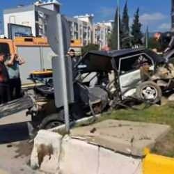 Feci kaza: Tofaş kağıt gibi ezildi! 1 kişi hayatını kaybetti!