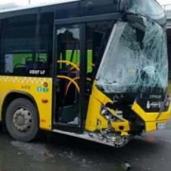 İETT otobüsü yolcu minibüsüne çarptı: Yaralılar var!