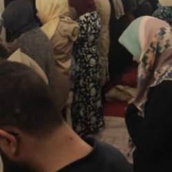 Kadın ve erkeklerin aynı safta namaz kılması olayının ardından inceleme