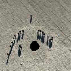 Karaman'da korkutan g&ouml;r&uuml;nt&uuml;: Yerleşim yerine &ccedil;ok yakın! Tam 70 metre derinliğinde...