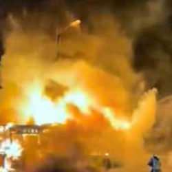 Korku dolu anlar: Park halindeki İETT otobüsü alev alev yandı! 