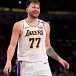 Lakers seriyi sürdürdü! Doncic geceye damga vurdu