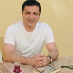 Selahattin Demirtaş'ın hastaneden g&ouml;r&uuml;nt&uuml;s&uuml; ortaya &ccedil;ıktı