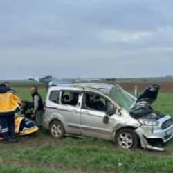 Takla atan hafif ticari ara&ccedil;taki 4 kişi yaralandı