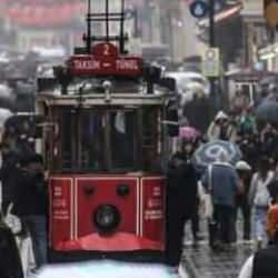 Türkiye'de kadınlar erkeklerden daha uzun yaşıyor