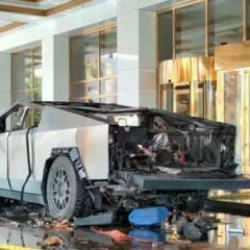 Trump Oteli'nin önünde patlatılmıştı! İlgileri arttı... Cybertruck satışa çıkarıldı!