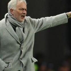 Ada'da gündem Fenerbahçe! Eleştiri okları Mourinho'ya çevrildi