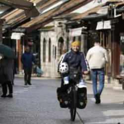 Almanya'dan bisikletle yola &ccedil;ıkan T&uuml;rk genci hac yolculuğunda