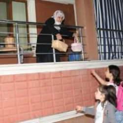 Amasya'da &ccedil;ocuklar 152 yıllık ramazan geleneğini yaşatmaya devam ediyor