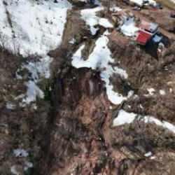Artvin'de heyelan: 2 eve bal&ccedil;ık doldu