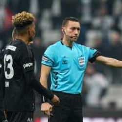 Beşiktaş tribünlerinden TFF'ye derbi mesajı!