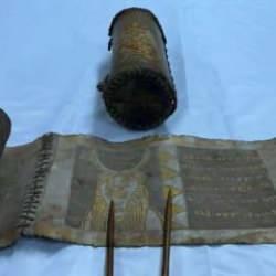 Eyüpsultan’da altın yazmalı Tevrat ele geçirildi! Tam bin 200 yıllık