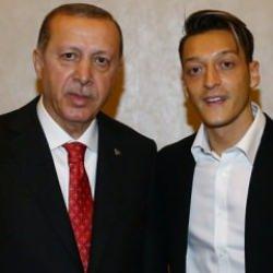 Mesut &Ouml;zil, neden siyasete girdiğini a&ccedil;ıkladı