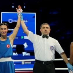 Milli boksörler Ayşen Taşkın ve Elif Güneri, bir üst tura yükseldi