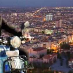 Şehirde musluk suyunda petrol &ccedil;ıktı! Sucular siparişlere yetişemiyor