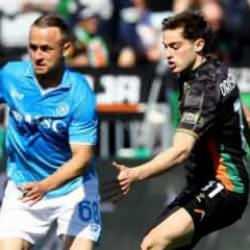 Napoli, Venezia engeline takıldı