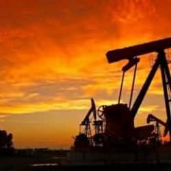 Petrolde yükselişin devamını endişeler engelliyor