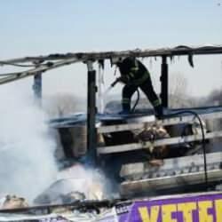 TEM'de lastiği patlayan tır alevlere teslim oldu: Trafik kilitlendi