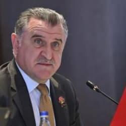Bakan Bak, Avrupa şampiyonu halterci Cansu Bektaş'ı kutladı