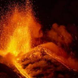 Yanardağ patladı uçuşlar iptal edildi... Endonezya'da Lewotobi Laki-laki alarmı!