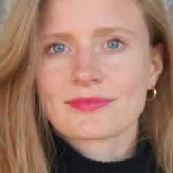 D&uuml;nya bu kadını konuşuyor! Facebook'u yendi